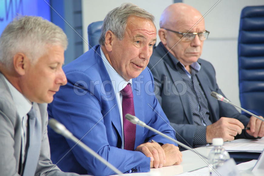  Алексей Селиваненко,  Шамиль Тарпищев, Яков Шатхин