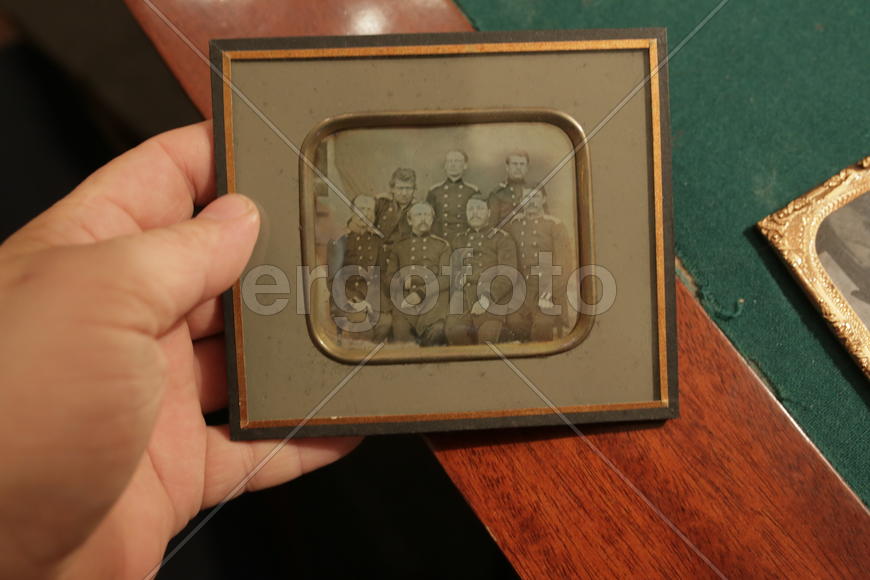 Коллекционер дагерротипов Александр Савинов. Старинная фотокарточка из коллекции 