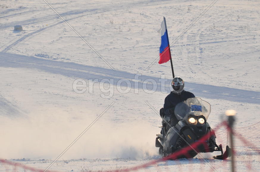 Солдаты на морозе во время лыжной гонки Лыжня России 2012. фото Сергей Шахиджанян. 12 февраля 2012. 