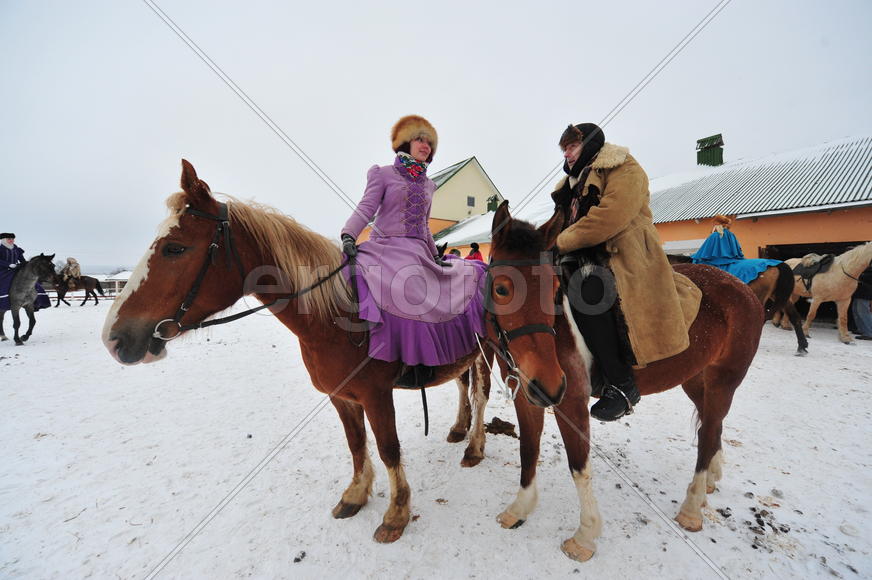 Реконструкция конной охоты с тремя борзыми и одной гончей в клубе Аванпост. фйото Сергей Шахиджанян 
