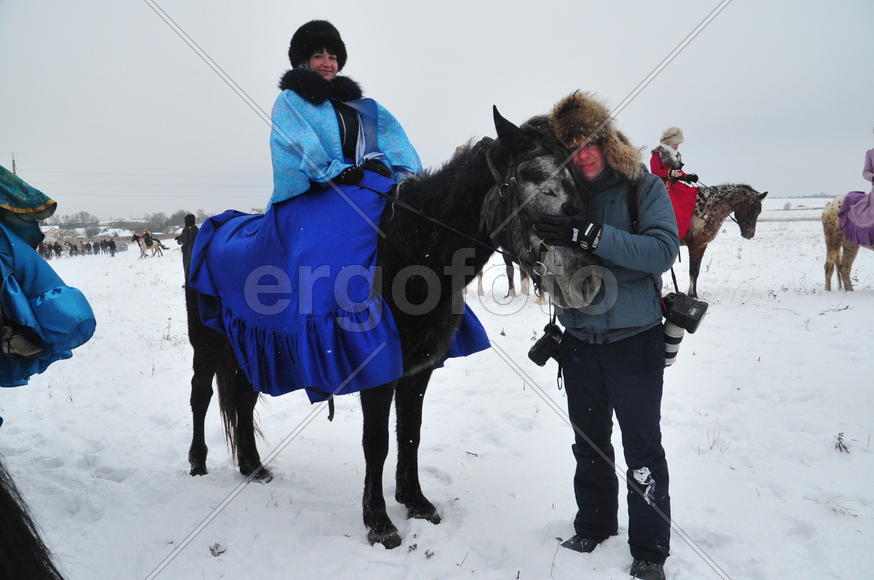 Реконструкция конной охоты с тремя борзыми и одной гончей в клубе Аванпост. фйото Сергей Шахиджанян 
