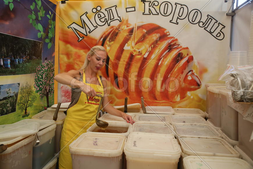Всероссийская ярмарка меда в Коломенском