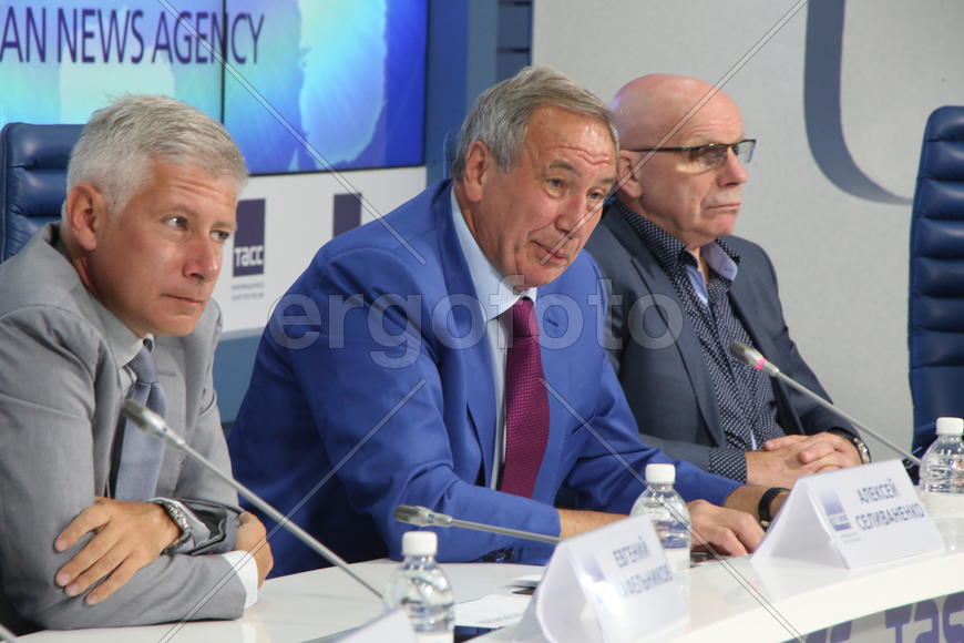  Алексей Селиваненко,  Шамиль Тарпищев, Яков Шатхин