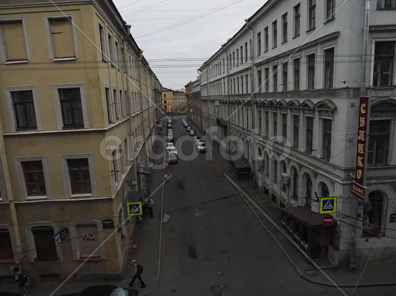 Вид из окна гостиницы на городские здания.  Достопримечательности Санкт-Петербурга 