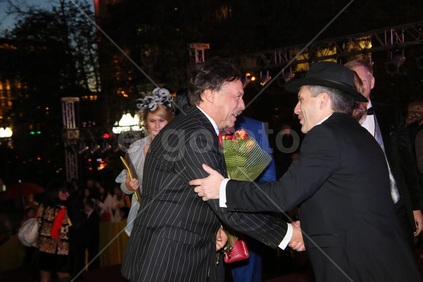 Михаил Барщевский перед началом "поющие под дождем"