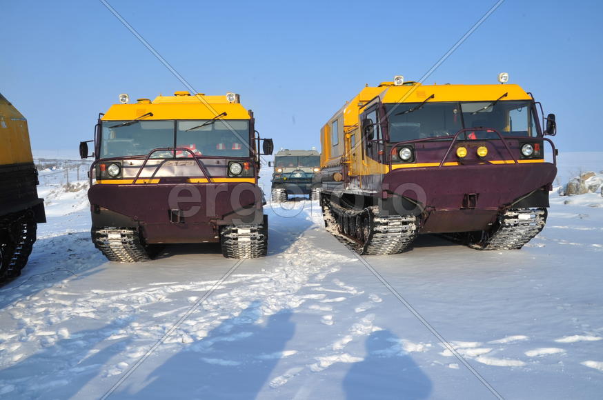Тундра. Остатки цементного завода бывшей колонии. Ямало-ненецкий  автономный округ. Город Салехард, 