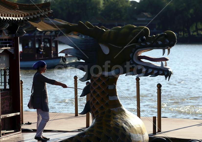 Пекин.  Летний императорский дворец.