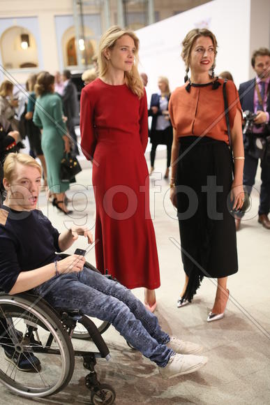 Наталия Водянова на благотвортиельном аукционе на арт-ярмарке Cosmoscow 