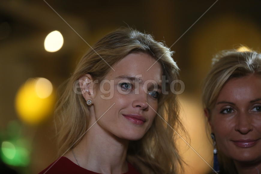 Наталия Водянова на благотвортиельном аукционе на арт-ярмарке Cosmoscow 