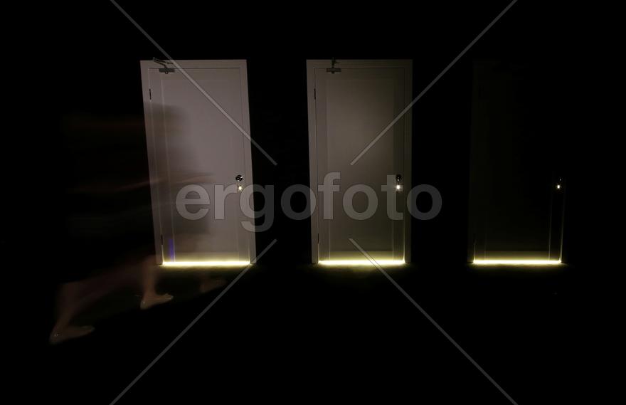 Инсталляция Беандро Ёрлиха "Двери" 