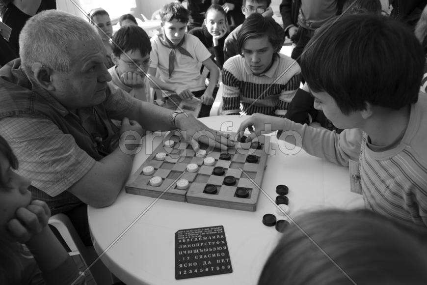 Александр Суворов слепоглухой