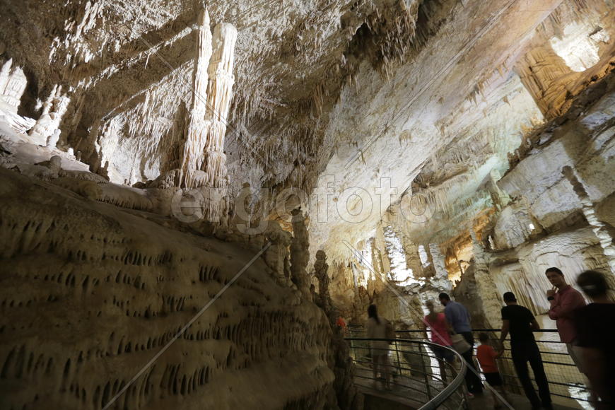 Ливан. Подземная пещера 