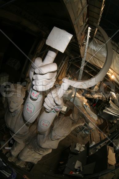 Реконструкция статуи Рабочий и Колхозница