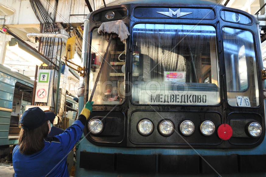 Мойка вагонов метро 7