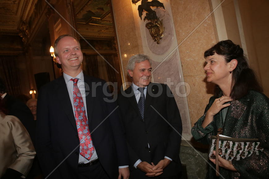 Выставка Рафаэля в резиденции посла Италии. 