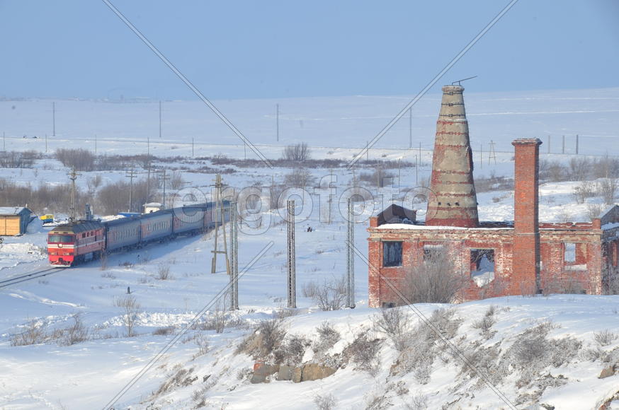 Тундра. Остатки цементного завода бывшей колонии. Ямало-ненецкий  автономный округ. Город Салехард, 