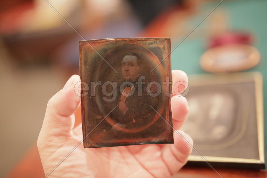 Коллекционер дагерротипов Александр Савинов. Старинная фотокарточка из коллекции 