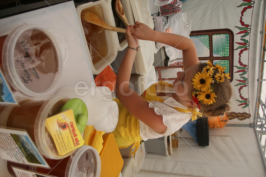 Всероссийская ярмарка меда в Коломенском