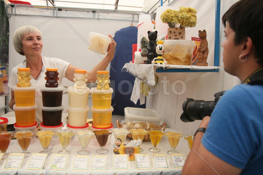 Всероссийская ярмарка меда в Коломенском