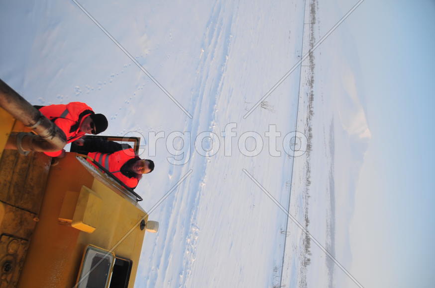 СНегоудерживающие заборы. Ямало-ненецкий  автономный округ. Город Салехард, поселок Лабытнанги. фото