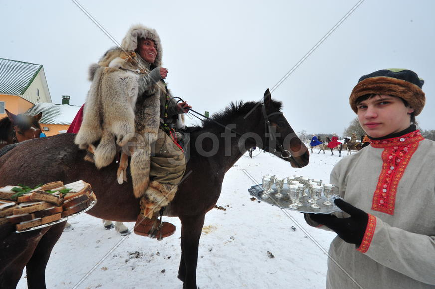 Реконструкция конной охоты с тремя борзыми и одной гончей в клубе Аванпост. фйото Сергей Шахиджанян 