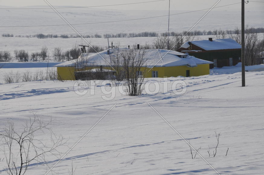 Тундра. Остатки цементного завода бывшей колонии. Ямало-ненецкий  автономный округ. Город Салехард, 