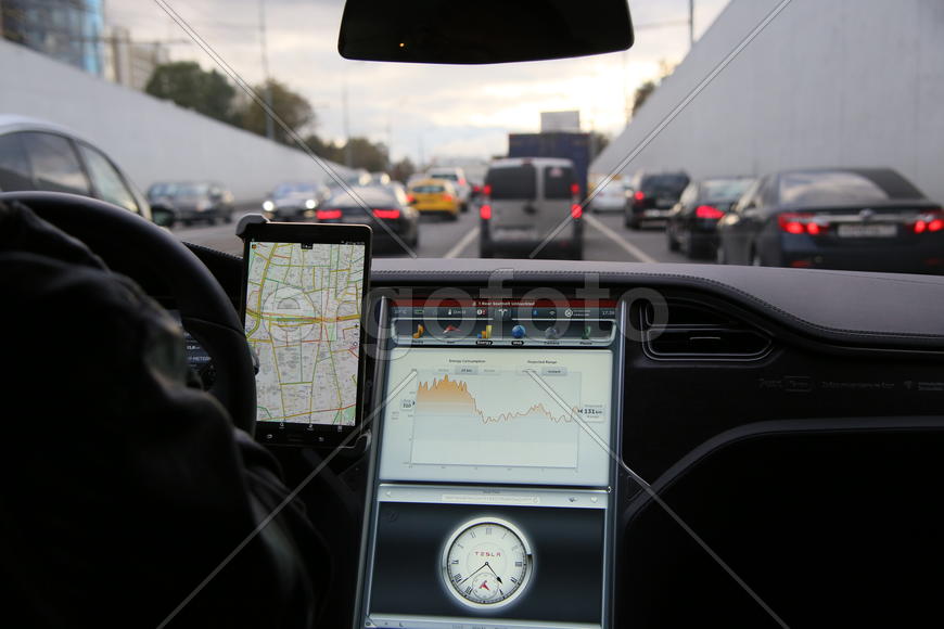 Первое в России электротакси. Электромобиль Tesla. Первый раз в Тесле