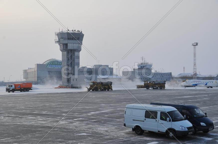 Аэропорт Салехард. Ямало-ненецкий  автономный округ. Город Салехард, поселок Лабытнанги. фото Сергей