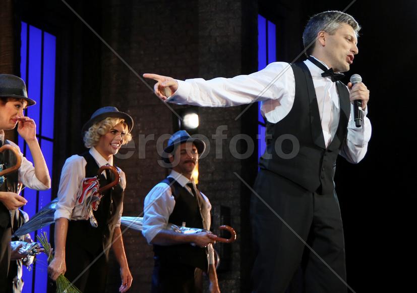 Дмитрий Богачев (справа) геренальный продюсер мюзикла