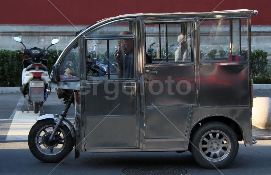 Пекин. Микро-электро-автомобиль.