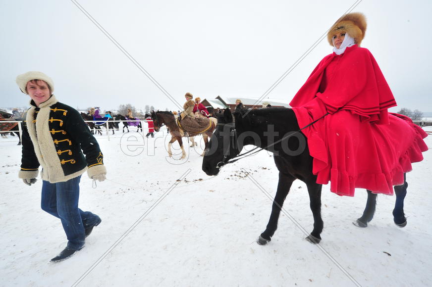 Реконструкция конной охоты с тремя борзыми и одной гончей в клубе Аванпост. фйото Сергей Шахиджанян 