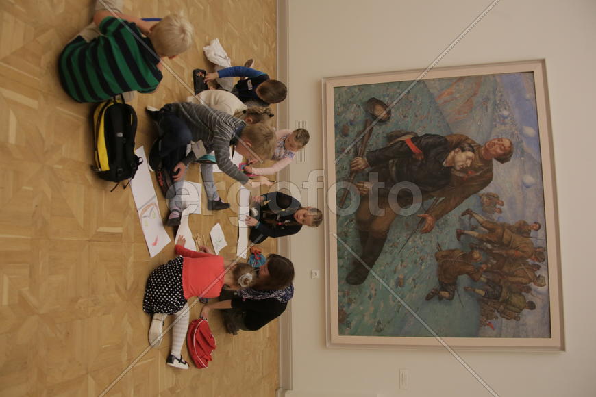 Маленткие посетители в залах. Русский музей. Санкт-Петербруг