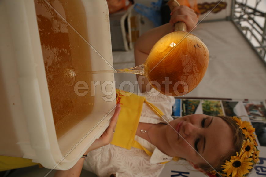 Всероссийская ярмарка меда в Коломенском