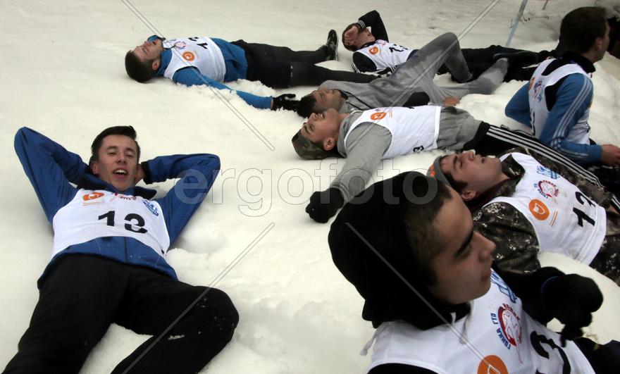 Отдыхающие участники Всероссийской гонки ГТО
