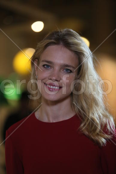 Наталия Водянова на благотвортиельном аукционе на арт-ярмарке Cosmoscow 