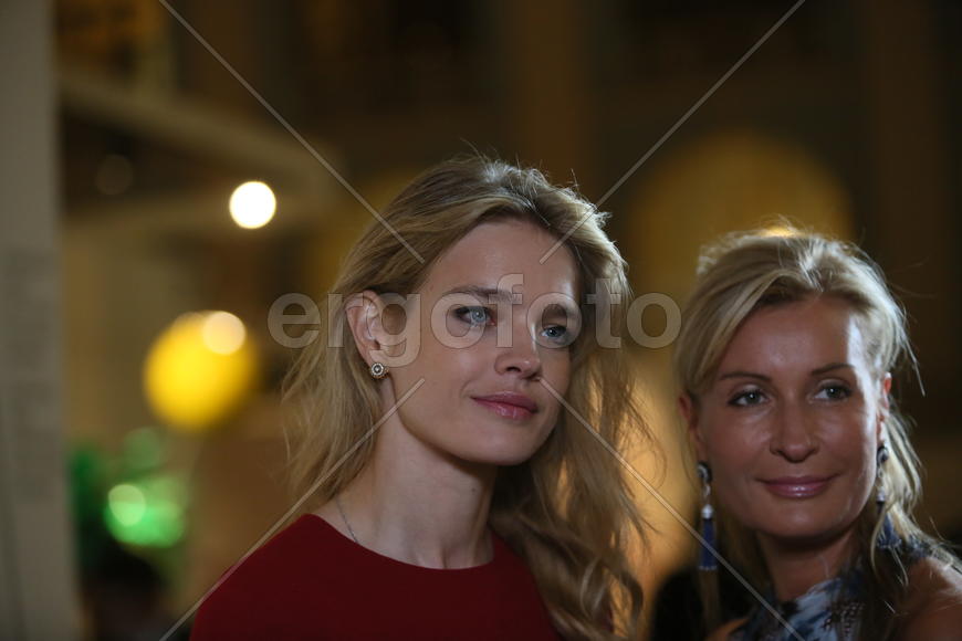 Наталия Водянова на благотвортиельном аукционе на арт-ярмарке Cosmoscow 