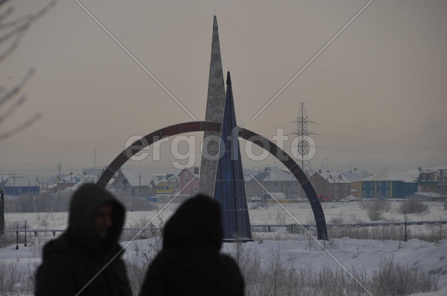 Памятный знак Полярный круг. Ямало-ненецкий  автономный округ. Город Салехард, поселок Лабытнанги. ф
