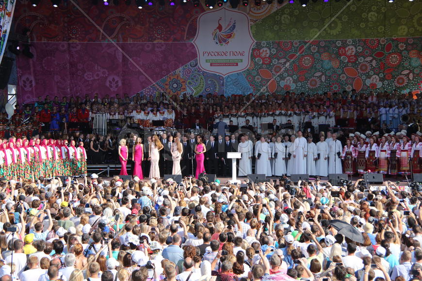 Зрители фестиваля Русское поле