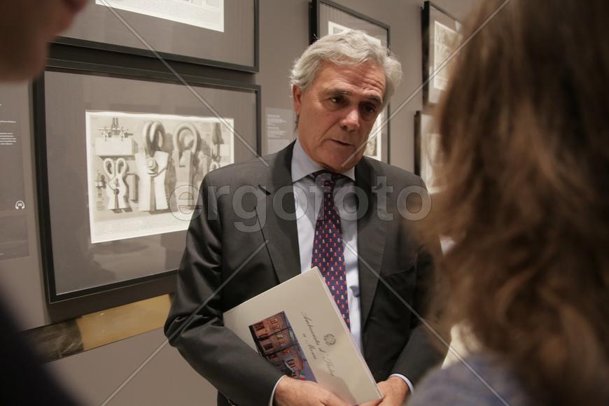 Посол Италии в России Черазе Мария Рагальини на выставке "Пиранези"