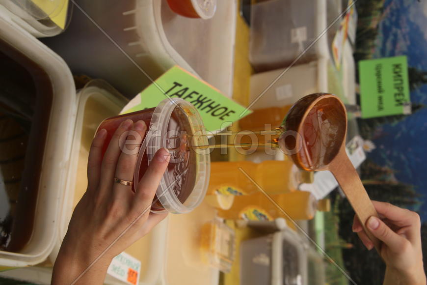 Всероссийская ярмарка меда в Коломенском