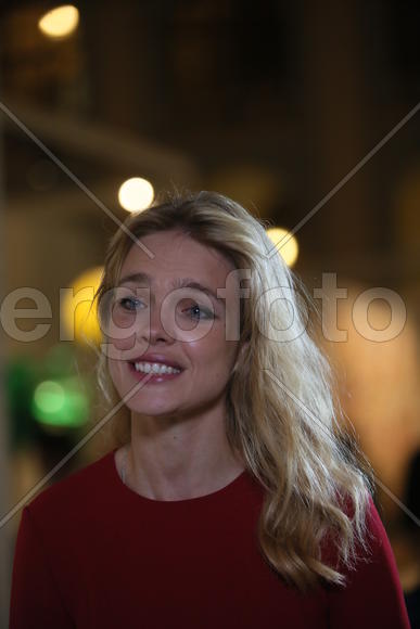 Наталия Водянова на благотвортиельном аукционе на арт-ярмарке Cosmoscow 