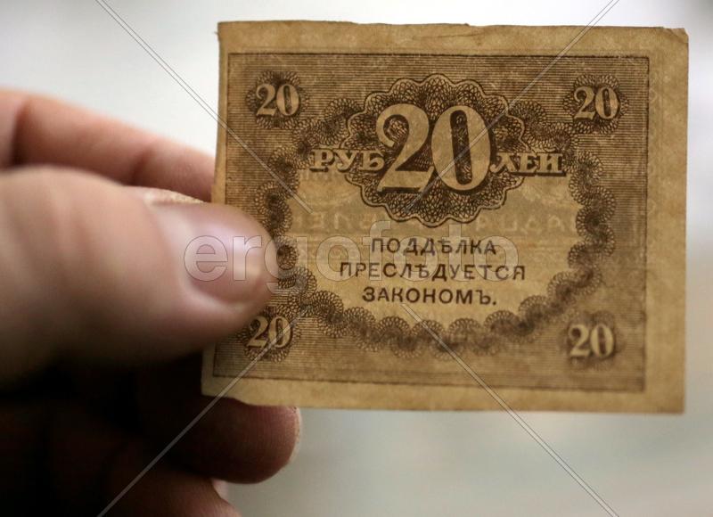 Художник и антиквар Ираклий Месхия