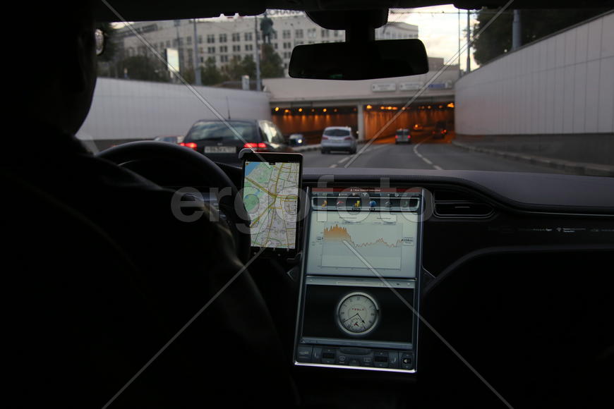 Первое в России электротакси. Электромобиль Tesla. Первый раз в Тесле