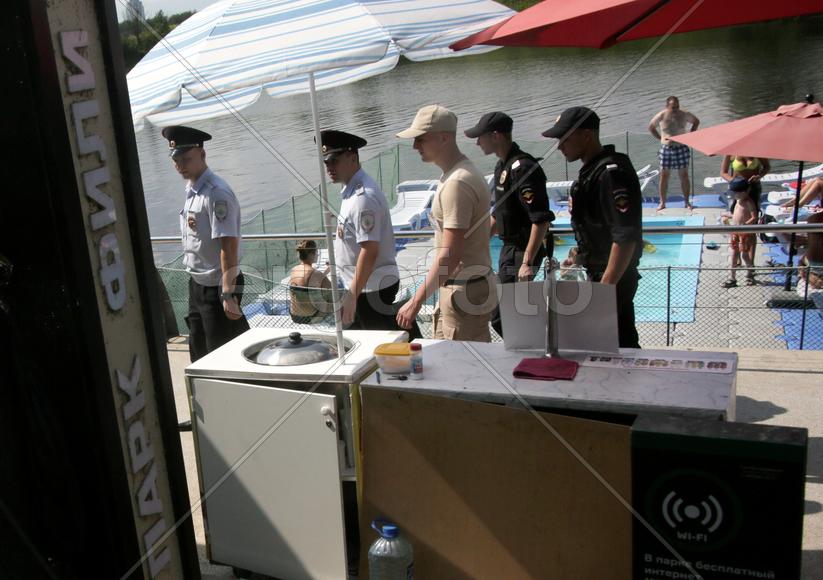 Лейтенант Роман Медведев, ст.лейтенант Владимир Берсенев, сержанты Андрей Зимин и Александр Сергеев,