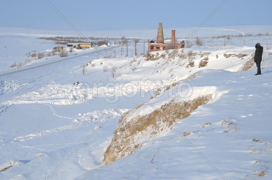 Тундра. Остатки цементного завода бывшей колонии. Ямало-ненецкий  автономный округ. Город Салехард, 