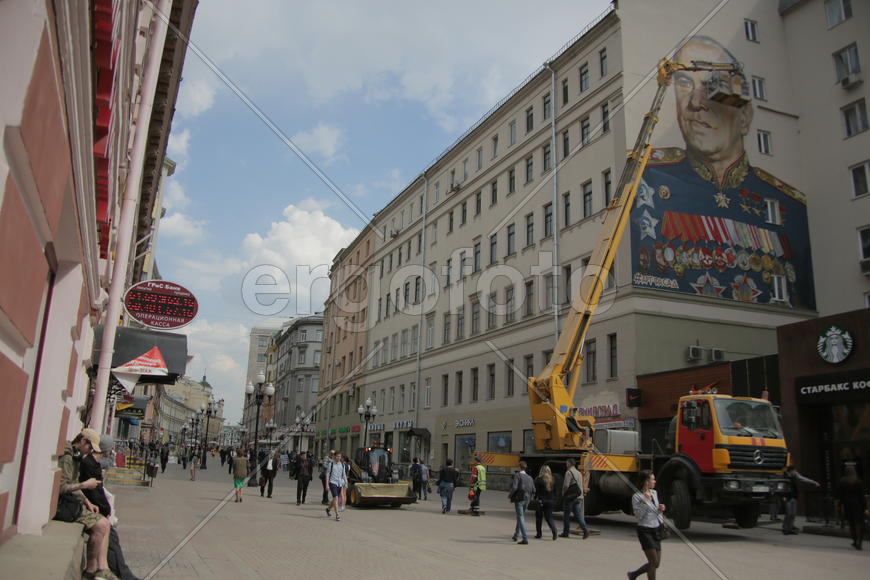 На ул.Арбат, дом 17  в рамках реализации городского проекта "Артфасад" совместно с художниками  JIM-