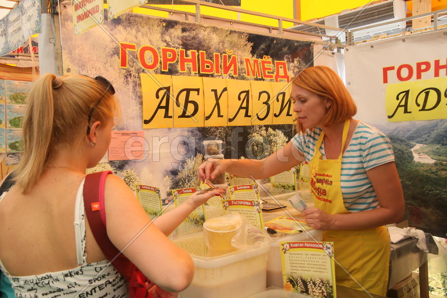 Всероссийская ярмарка меда в Коломенском