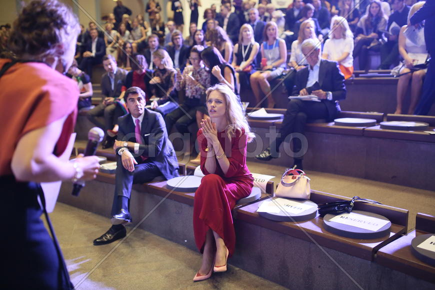 Наталия Водянова на благотвортиельном аукционе на арт-ярмарке Cosmoscow 