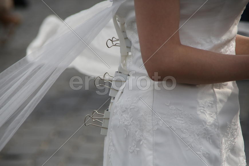 Платье и зажимы