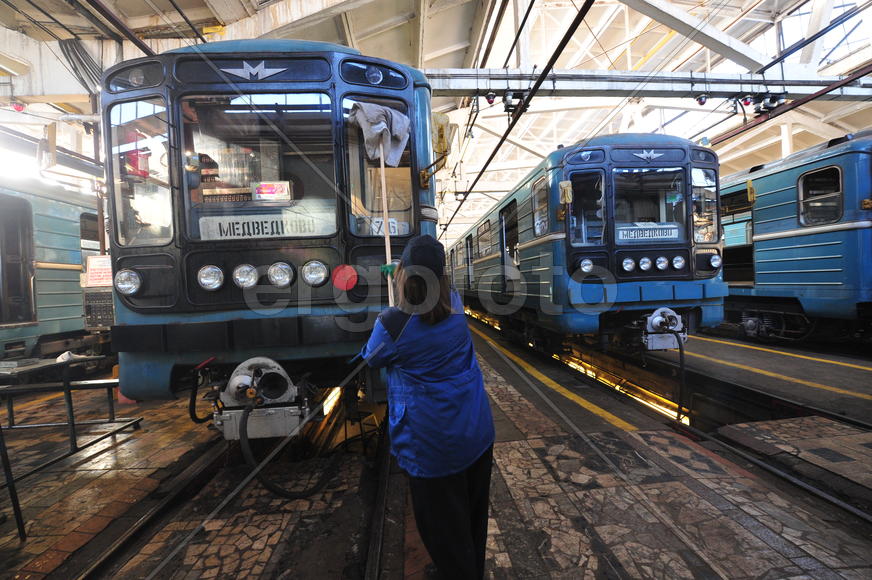Мойка вагонов метро 3
